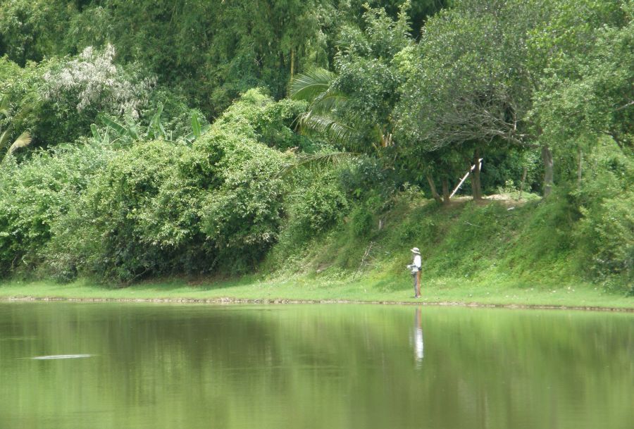 หุๆ  ถ่ายภาพได้หลายภาพแล้ว  ตกปลาดีกว่า :grin: