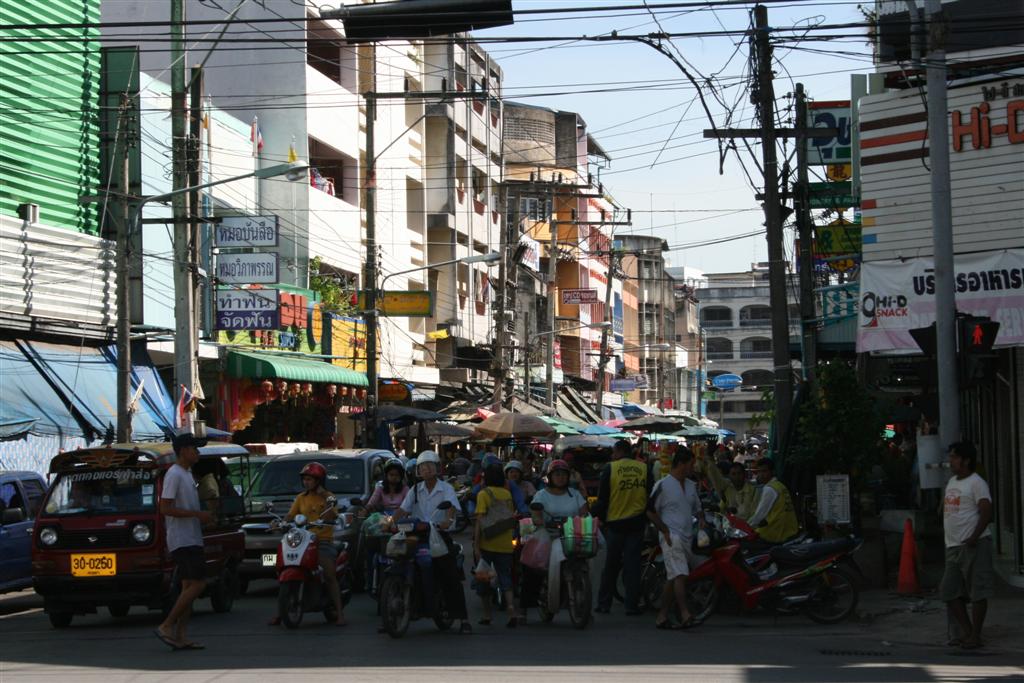 หัวมุมตลาดกิมหยง หาดใหญ่ มีร้านไก่ทอดหาดใหญ่ อร่อยดี