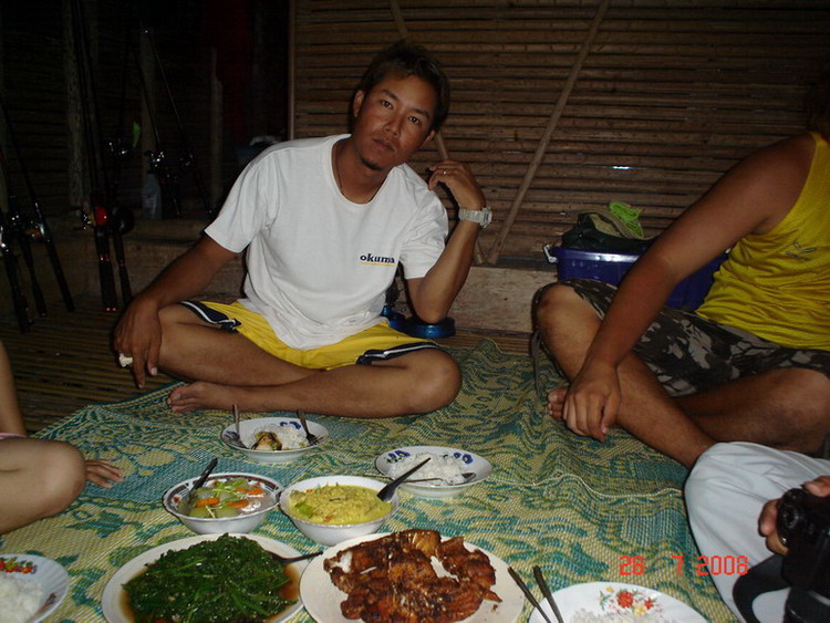 น้าคนนี้ทำไมทำหน้า เลี่ยนๆล่ะโดนไรเข้าไปเนี่ย :laughing: