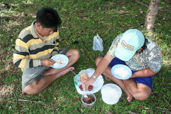 เพิ่มพลังด้วยน้ำพริก หมี่พัดหมูและก็เนื้อทอดครับ๐๐๐