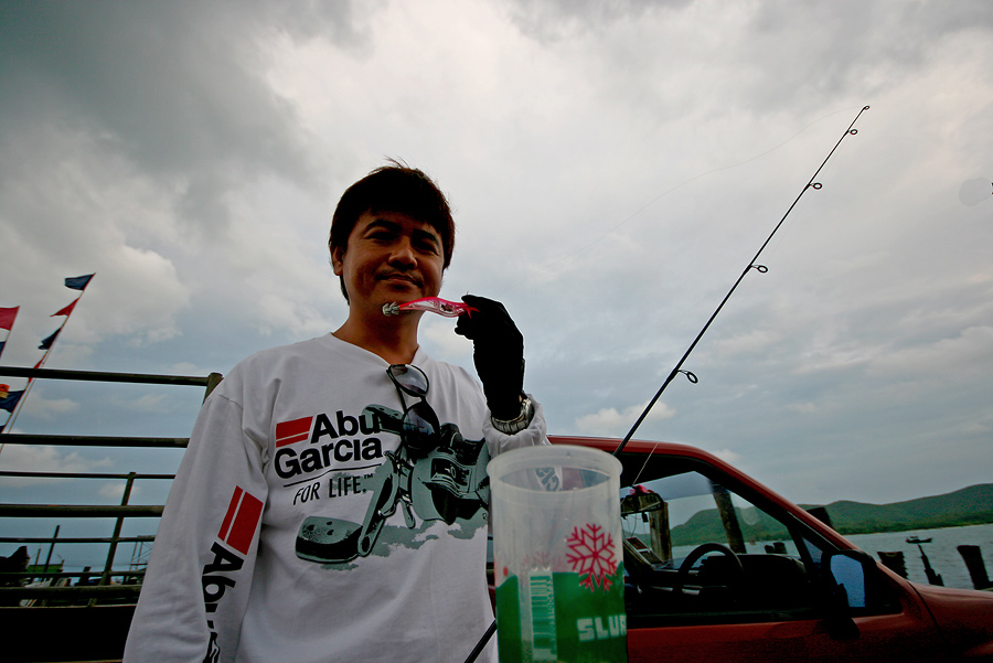 
เป็นไงล่ะ  เลียปุ๊บ ดูดปั๊บ  :laughing:

กุ้งดูด ครับ  ไม่ใช่ กุ้งดีด  :laughing: