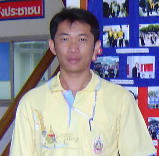 ต้อม ครับ ผู้ช้วยรัฐมนตรี พม.สำนักงานอนุสรณ์  วงศ์วรรณ ลำพูนครับ
