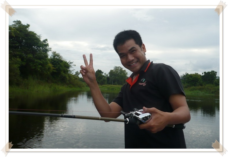 รูปนี้เจ้าโน๊ตบอกว่า " ฝากถึง พี่ P  พี่เมท   พี่แหล่ม "  :grin: