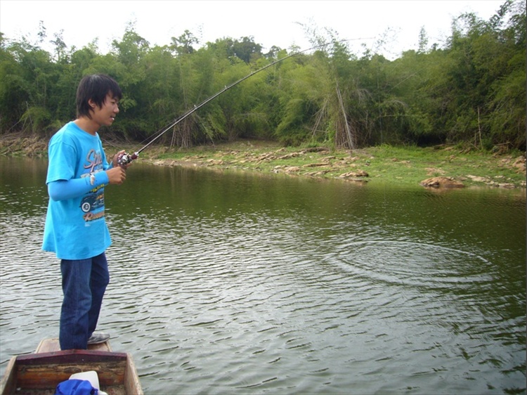 ...ส่วน นพก็โดนเข้าให้บ้าง ...ตูม..... :grin: