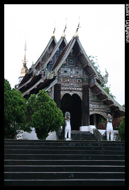  ด้านหน้าของโบสถ์ค่ะ
