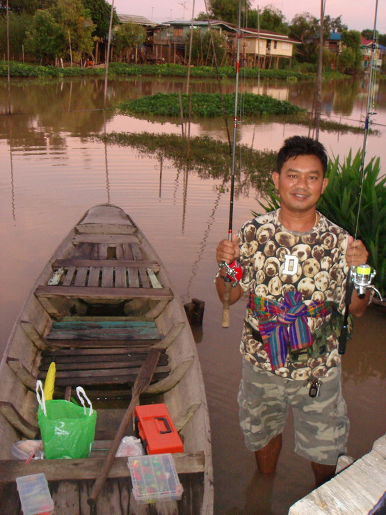 คนพร้อม.....เบ็ดพร้อม....เรือพร้อม....ลุยกันเลย....

                     :love: :umh: :love: