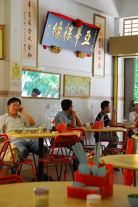  :grin:บรรยากาศในร้านก๋วยเตี่ยว  จัดสวยดีครับ
