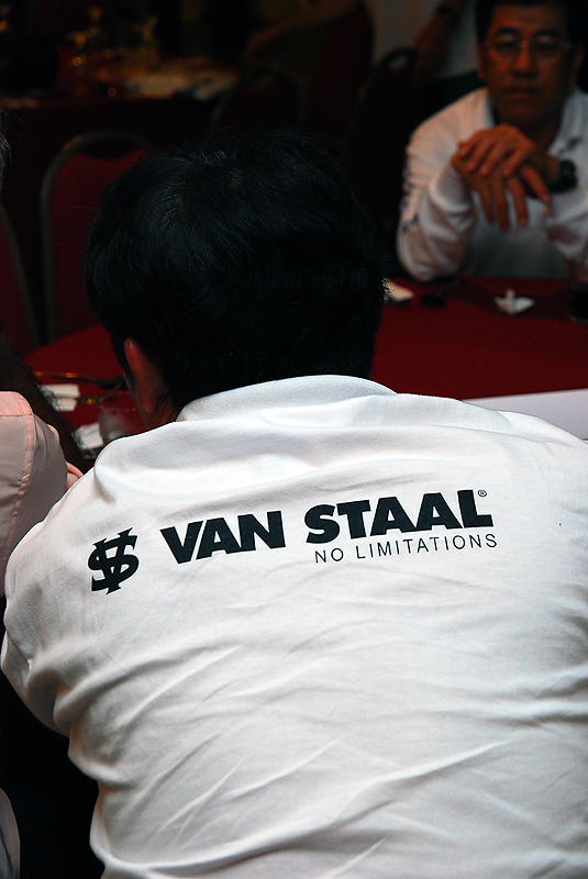 ทีม van stall จากประเทศสิงคโปรก็เข้าร่วม ส่งมา 2 ทีมครับปีนี้ ข้างหลังรูปเป็นเฒ่าแกเจ้าของ จากสิงคโป