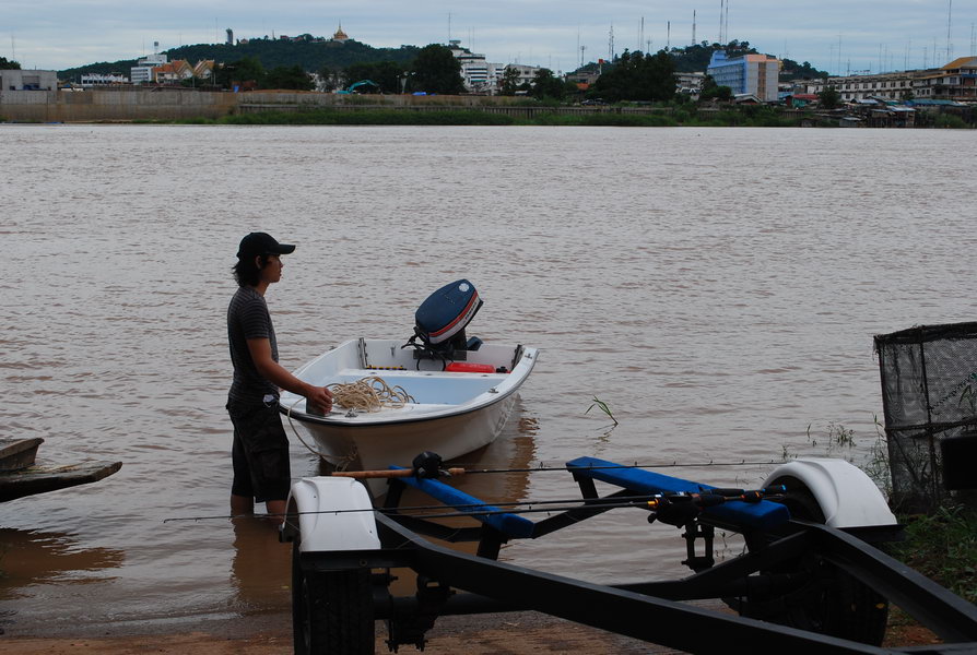 เมื่อเรือพร้อม เจ้าหนึ่งหลานชายสุดที่รักของน้าสิทธิ์ก็ทำหน้าที่ประคองเอาไว้  :smile: :smile: :smile: