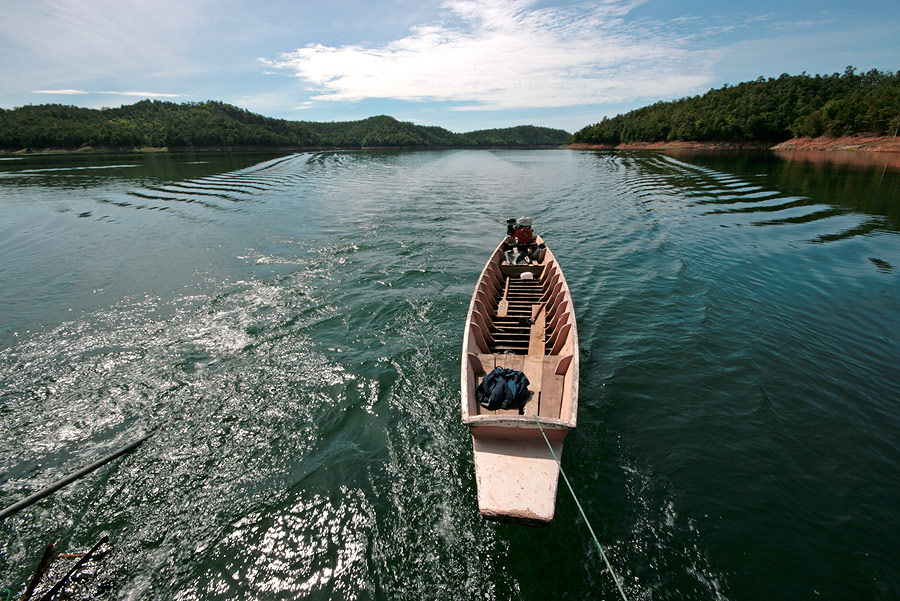 
ไปทั้ง ถ่ายรูป และตกปลา

มีเรือหางยาวเตรียมไว้ออกล่าโทรฟี่ ด้วย

 :grin: