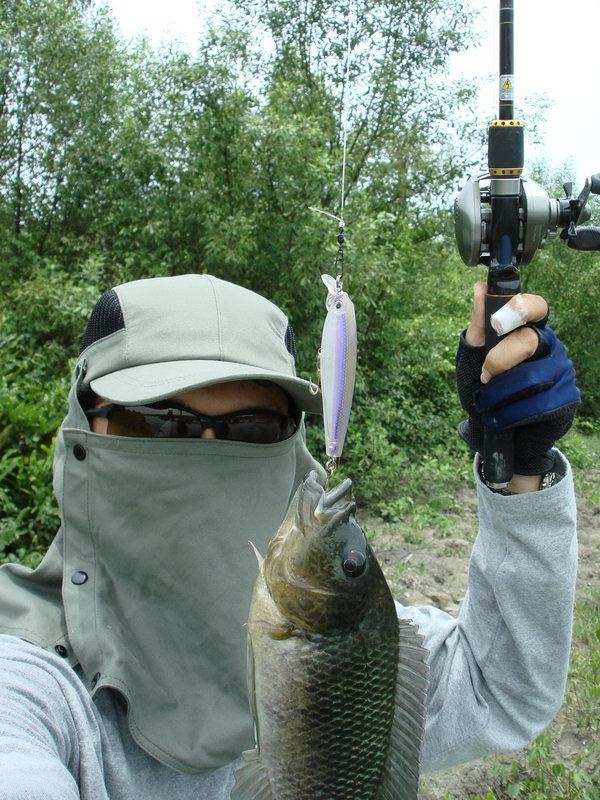 ใช้ 3D Minnow ต่ออีก ชอบๆ
เปิดตัวแรกของครึ่งหลังด้วย หมอเทศ แหะ ๆ :laughing: