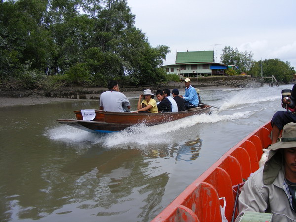 เนื่องจากเครื่องไม่พอดีกับเรือกำลังเครื่องไม่เหมาะสมกับ
ขนาดของเรือ  
ผม: ทำไมมันช้าจังปกติไปเร็วก