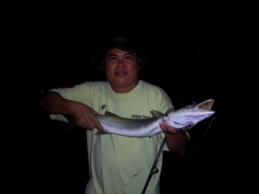 สาก...ช่วงก่อนเช้าครับ  :smile: :smile: :smile:

สวัสดีครับน้าjamefishing.... :cheer: