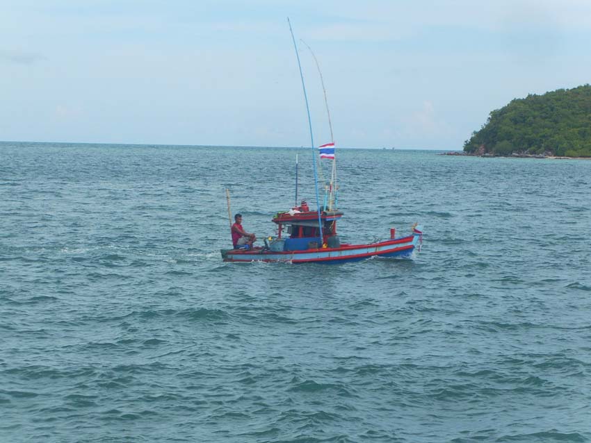 เรือตกหมึก.......มืออาชีพ  :cool:

สวัสดีครับน้าแอบแซบ/น้าน้องเบท