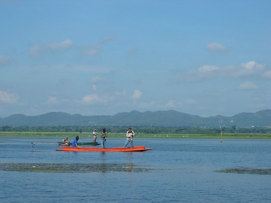 ลำนาเชาว์กับน้องเต้เห็นปลาเรือผมแล้วก็เร่งมือควานหาเจ้ากระสูบตัวแรกให้ได้เพื่อเรียกความมั่นใจ



