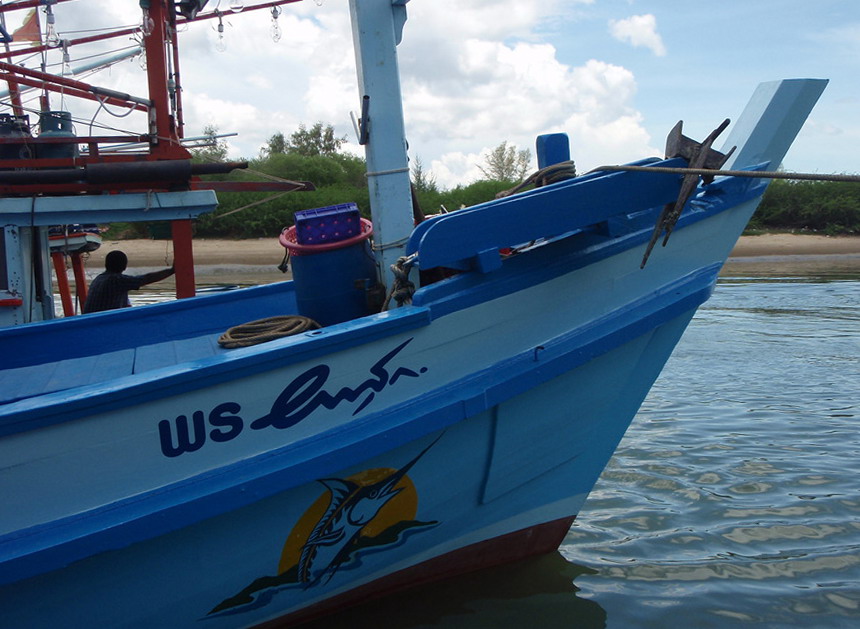 ลำนี้เป็นเรือพรผาสุก...ลำใหญ่ ของป๋าอ๊อด300ยอด
 :smile: :smile:

ไม่ได้ลงกันหร๊อก วันนี้ คณะเราลง