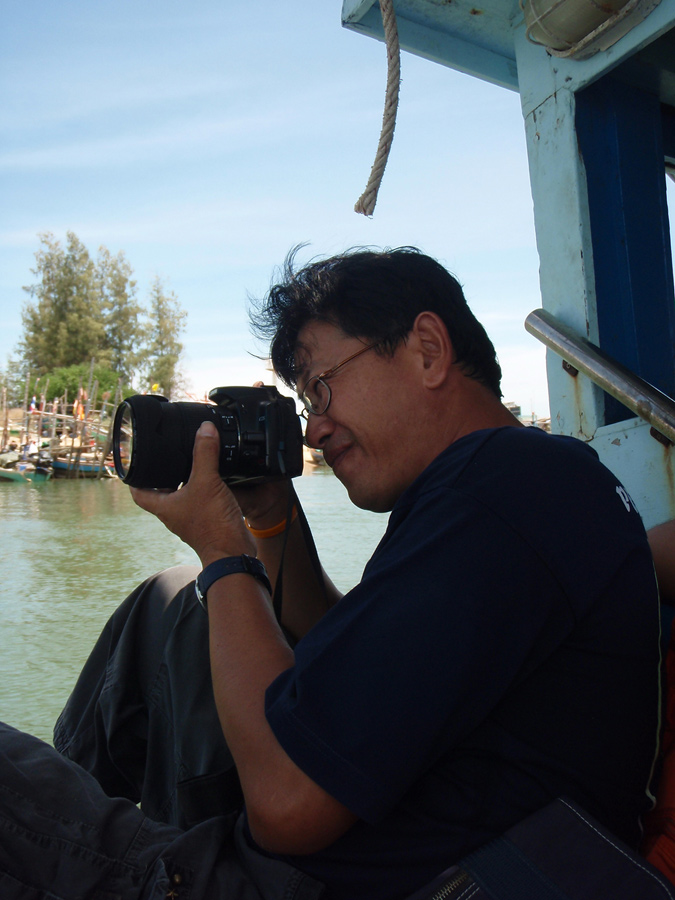นี่ไง เด็กเรือหมายเลข 1 ...
จากเจ้าของเรือ วันนี้ข้อกฏหมายมันพลิก...กลับกัน ต้องผันมาเป็นเด็กเรือ..