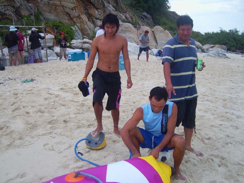 กำลังสูบลมใส่...บานาน่าโบ๊ต...ครับ  




 [b]แบบนี้ละครับที่ผมอยากทำ[/b]
หาโอกาสทำเลยครับน้าau