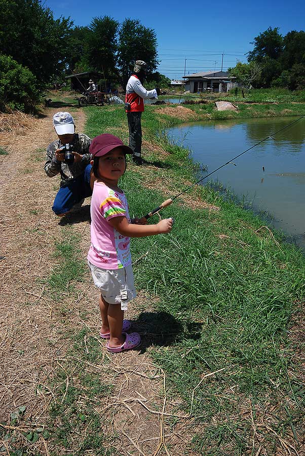 น้องบัว ลูกสาวน้าเยาว์ ไม่ยอมน้อยหน้าพ่อ หวังจะเอาตัวใหญ่ ขึ้นมาให้พ่อดู จั๊กหน่อย (อิอิๆๆๆๆๆๆๆ ระวั