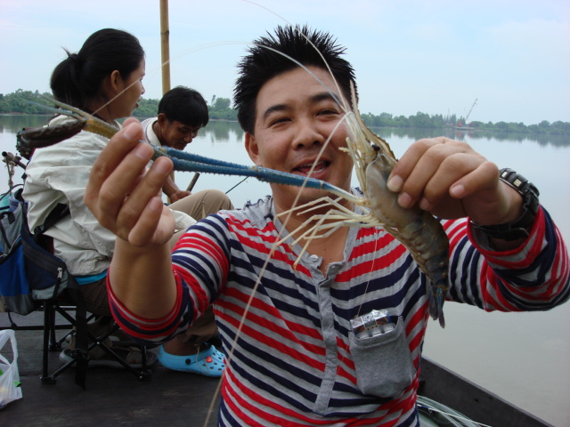 + + + ลองไปตกกุ้งกับเค้าดูบ้าง + + +