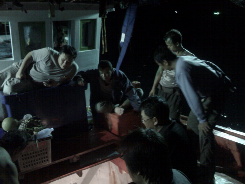 ภาพนี้ผมอยากรู้จังแต่ละคนคิดไรกันอยู่น้าจ้องกันทุกคนเลย :grin: