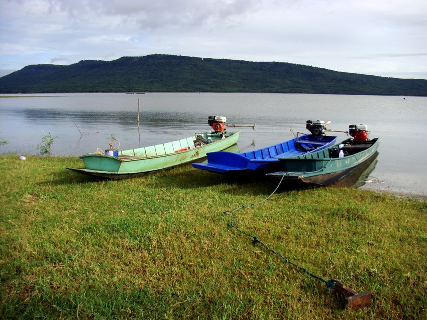 เจ็ดโมงกว่าเรือชวนพวกเราเข้าหมายใ�