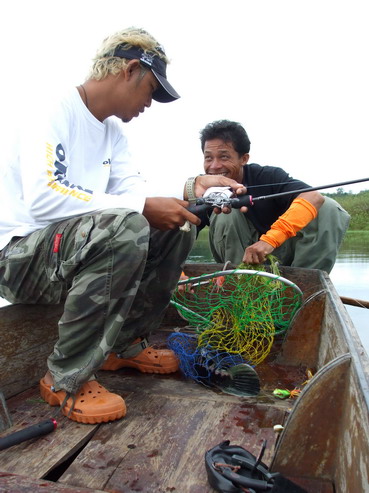 พี่จิ้ม......ไอ้บัซเบทเนี่ยมันกัดดีเหมือนกันเนอะ... :grin: :grin:


ผม......อ๋อ.....เหรอ...... :g