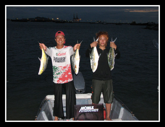 ลำแรก เรือของน้า bolog 
  :grin: :laughing: :grin: