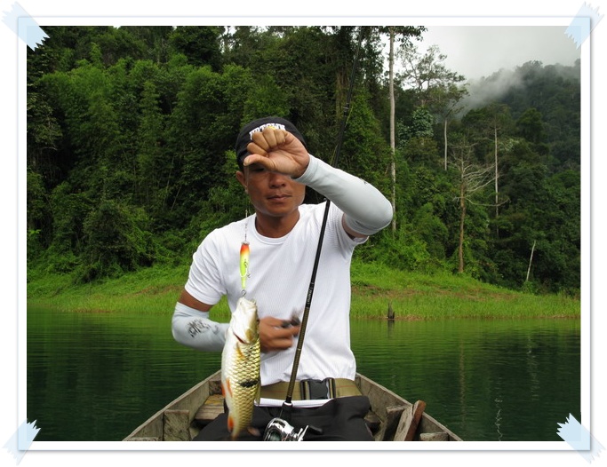 ....จากภาพนี้ เรื่องราวของผม สามารถติดตามชมได้จาก [b]" นิตยสาร SET HOOK "[/b] ครับ