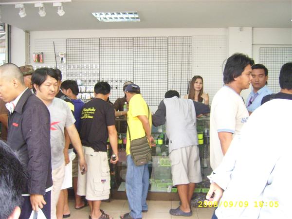 ญาติๆของเชียรมาช่วยขายของ มือไม้สว