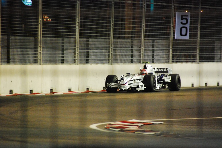 ตามด้วย ROBERT KUBICA  จาก BMW Sauber F1 Team  

สวัสดีคับน้าทุกท่าน สวัสดี น้า Jack น้าบึกเห็นคร้