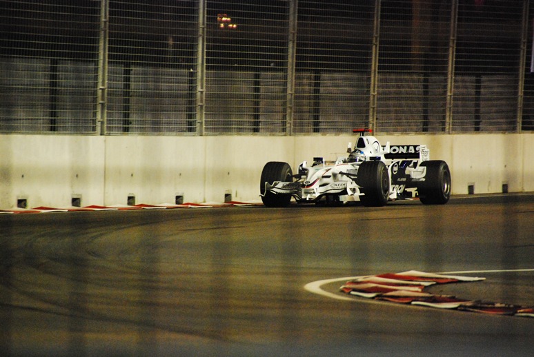 คันนี้ NICK HEIDFELD จาก BMW Sauber F1 Team  เหมือนกัน

สวัสดีคับ  น้า rin9  น้า pkl_crew  น้าก้อง