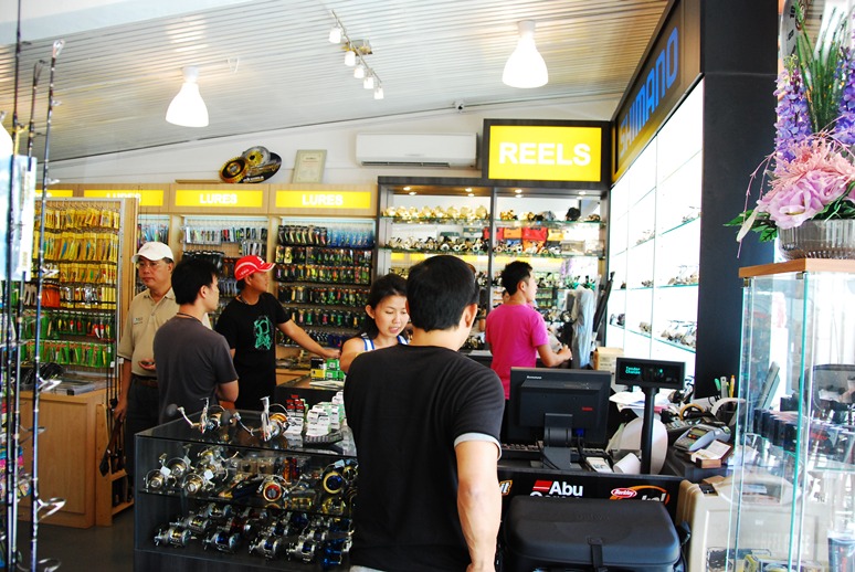 จบการทัวร์ร้านตกปลาไว้เท่านี้นะคับ ขอบคุณร้าน โจ ฟิชชิ่ง ซาบรี และ ฮอทสป็อต ที่เอื้อเฟื้อให้ถ่ายรูป 
