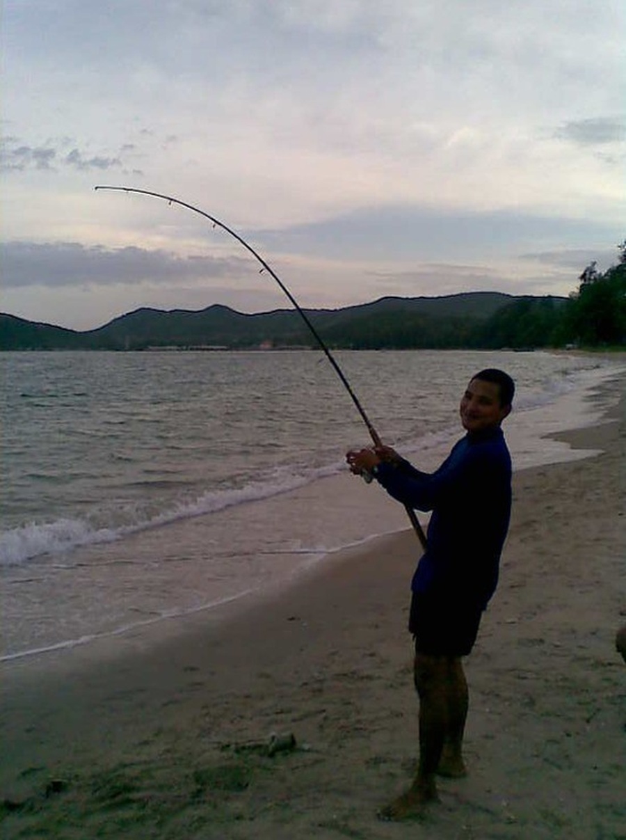 รอก
		ควรเป็นรอกที่มีความคงทนสูง สามารถจุสายได้เยอะ เพราะการตกปลาชายหาดเราต้องส่งเหยื่อไปให้ไกล แนะ