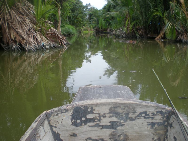 นั้งเรือประมานครื้งชั้วโมงครับ