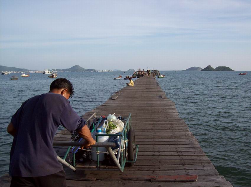 ขนของลงเรือ

สวัสดีครับ น้าmtj

:smile: :smile: :smile: