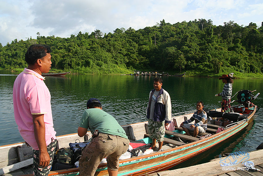 เรือพี่เหน่ง........มีพี่เหน่งมายืนให้