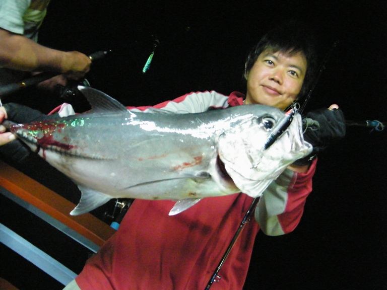 หันมาทางท้ายเรือ  โปรหนุ่มเล่นอีกแ