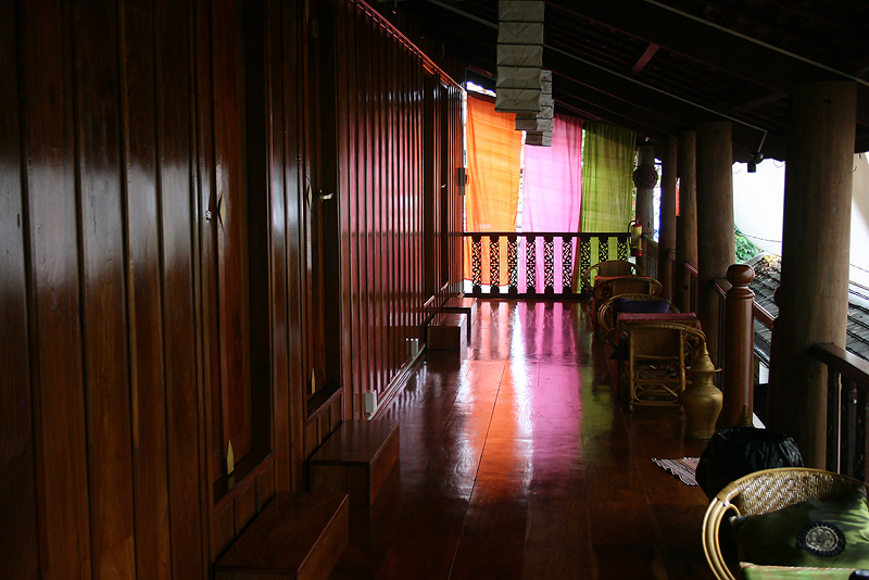 อีกมุมหนึ่งของเกสต์เฮาส์ที่เราพักครับ บรรยากาศคล้ายๆบ้านทรงไทยเหมือนกัน