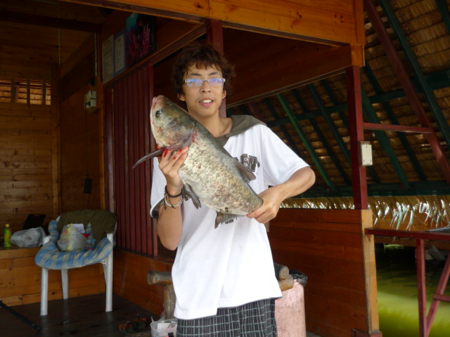 ตัวนี้ ยุ้ย ลากขึ้นมาครับ เค้าให้นำกลับบ้านได้ 3.1 kg  :cheer: :love: