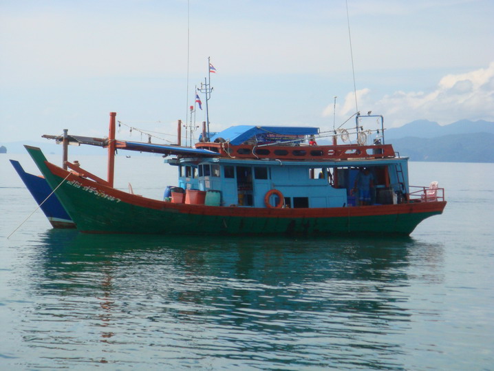 ไต๋หลี เรือศรีวัฒนา แห่งปากบารา   จอดรออยู่แล้ว ที่เขาใหญ่  พร้อมเดินทางเมื่อพวกเราไปถึง.....