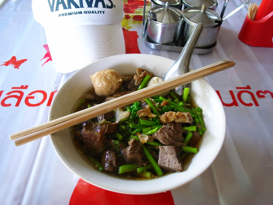 ก๋วยเตี๋ยวหน่อไม้ฝรั่งเจ้าเเรกของประจวบ... :umh: