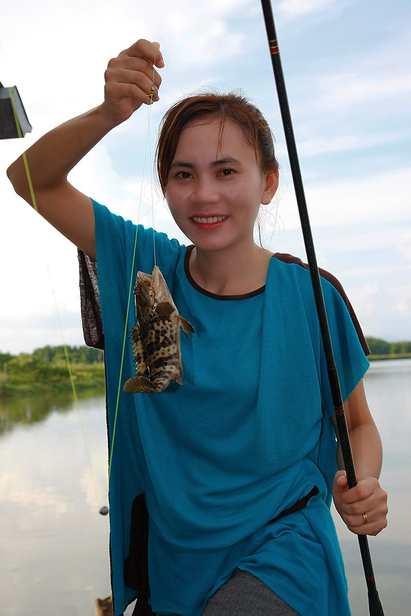         :smile:       หน้าตาเหมือนกันเลย :smile:



สวัสดีครับน้าก้องหล้า