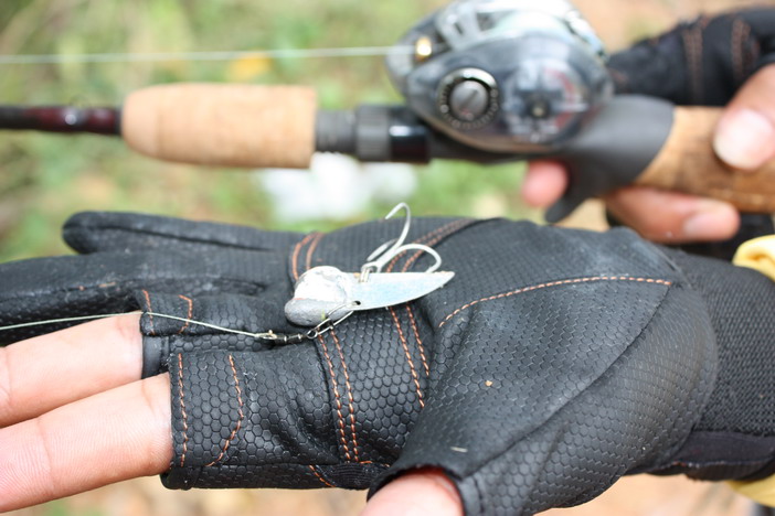 สำหรับทริปนี้ 
ใช้คันด้ามปืนของ Rapala เวท 8 -17 lb
ส่วนรอกใช้ของ Daiwa Alphas Ito 103AI
 :cheer: