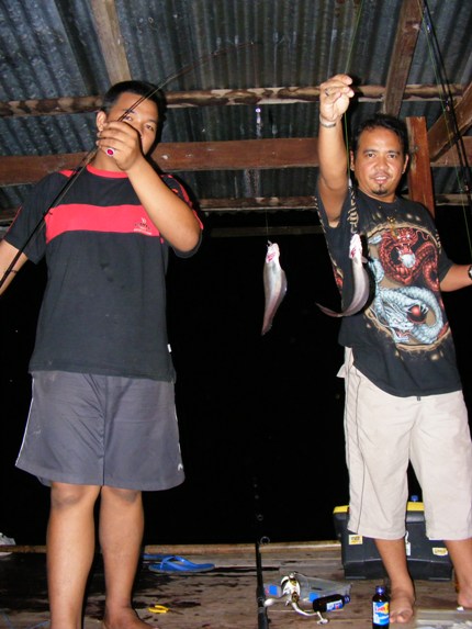 ปลาสลาดก็กินดีนะคับ :sleeping: :sleeping: :sleeping: