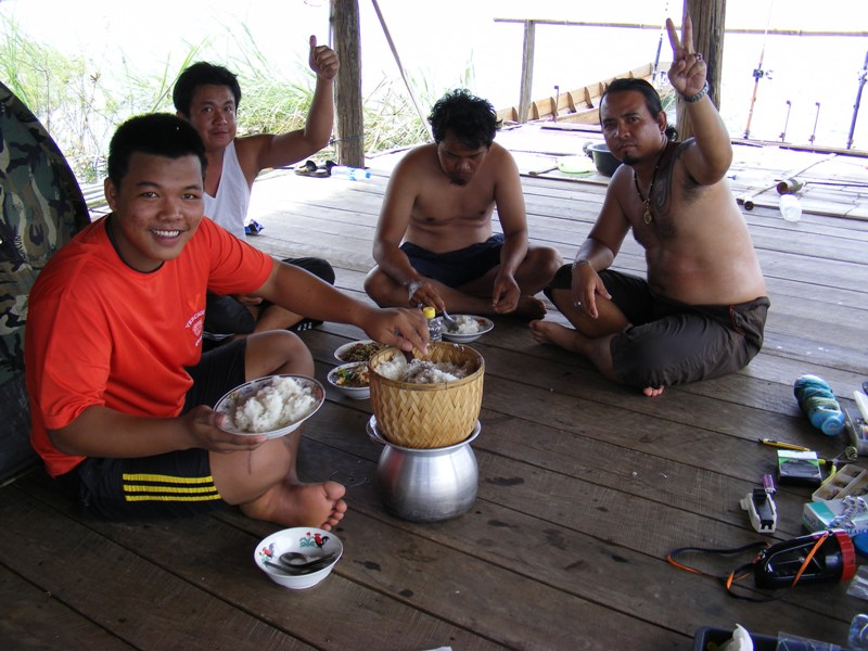 ทานข้าวก่อนดีกว่าคับ :umh: :umh: