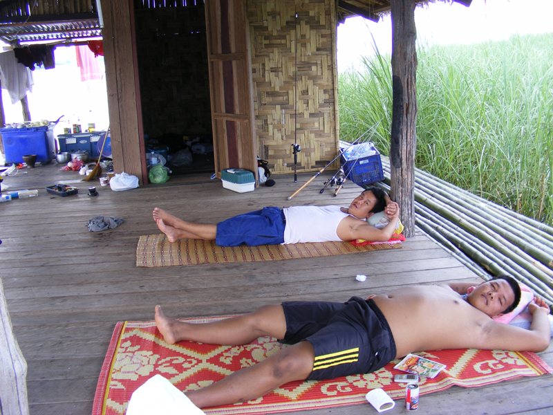 รอกันต่อ :sad: :sad: :sad: