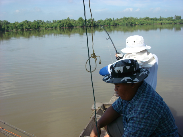 ปลดเชือก พาเรืออกไปกลางแม่น้ำแล้ว :smile: