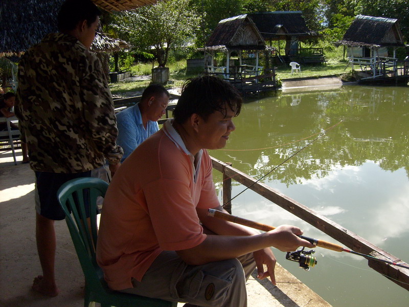  :love: :love: :love: :love:
เอ้าปล่อยน้าหนึ่งตกมัั่งสิน้าอมร เค้ายังแห้วอยู่เลย ตะเองรอดก็เถิบๆออก