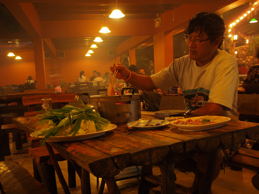 ตั้งแต่ทำร้านนี้เสร็จ ยังเลย...พงเต๊บมาดยังไม่ได้มานั่งฝังตัวปิ้งหมูกระทะซักกะที.....
วันนี้ได้โอกา